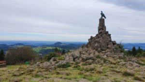 hirstorisches Fliegerdenkmal UteStraub